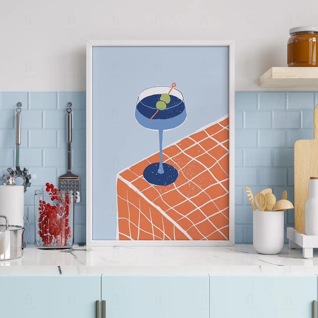 Plakat z niebieską kratką i martini
