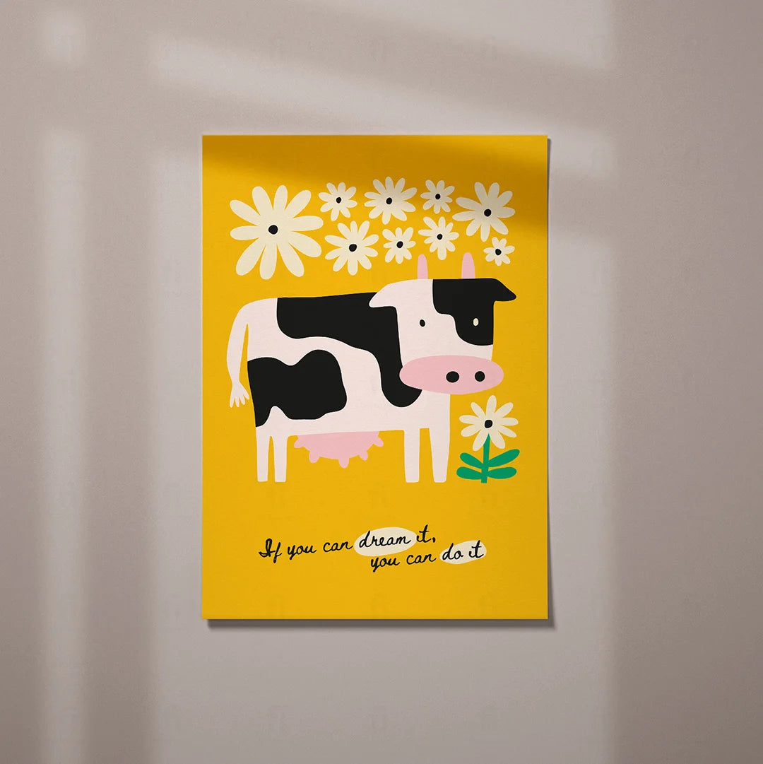 Plakat "Mleczna Inspiracja" - Grafika z Krową i Pozytywnym Przesłaniem