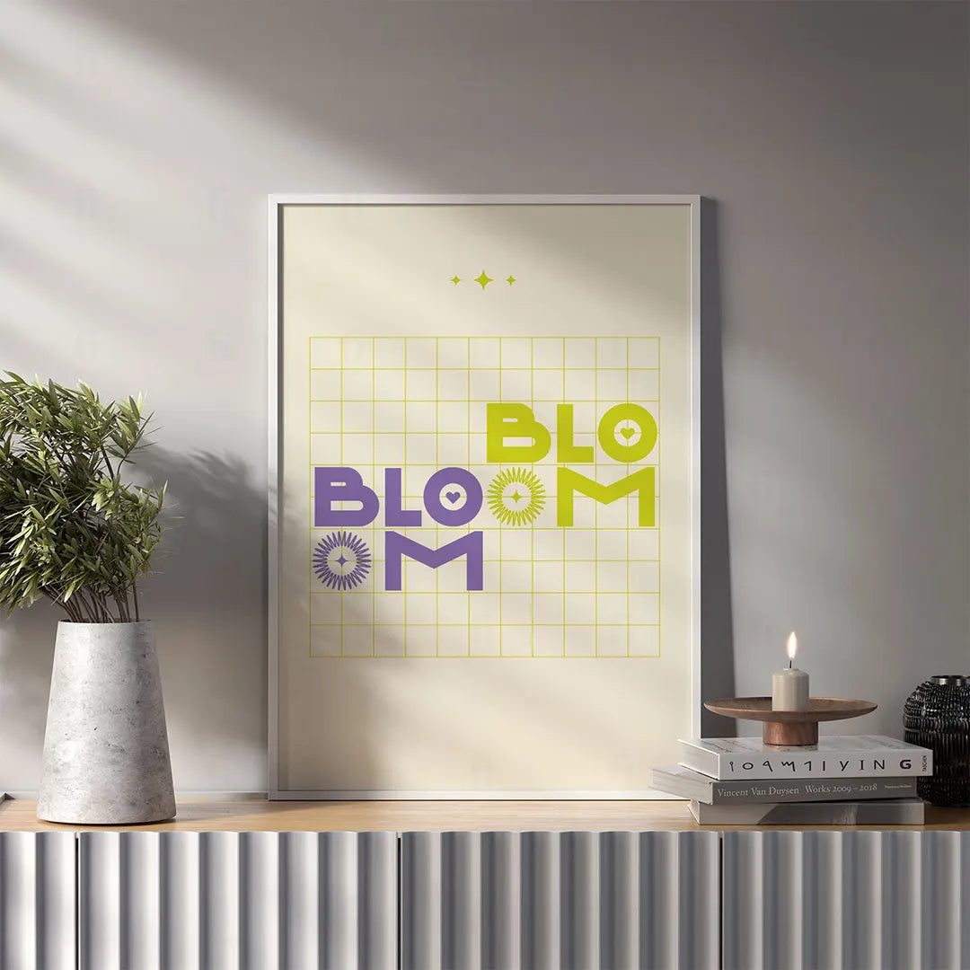Plakat "Bloom" wiszący w sypialni