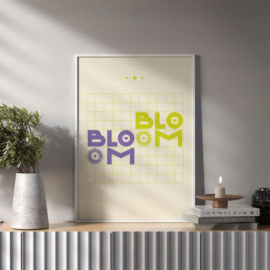 Plakat "Bloom" wiszący w sypialni
