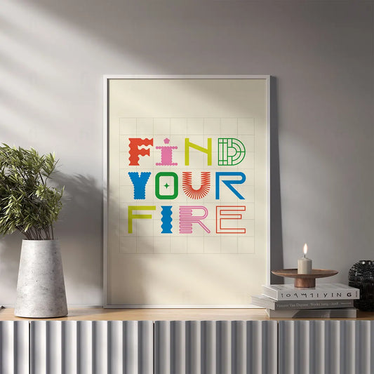 Plakat "Find Your Fire" wiszący w sypialni