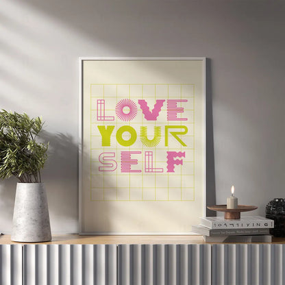 Plakat z minimalistyczną grafiką z napisem "Love Your Self"
