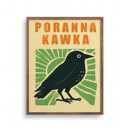 Plakat z czarnym ptakiem (kawką) i napisem Poranna Kawka. Żółte tło, grafika w stylu linorytu do kuchni.